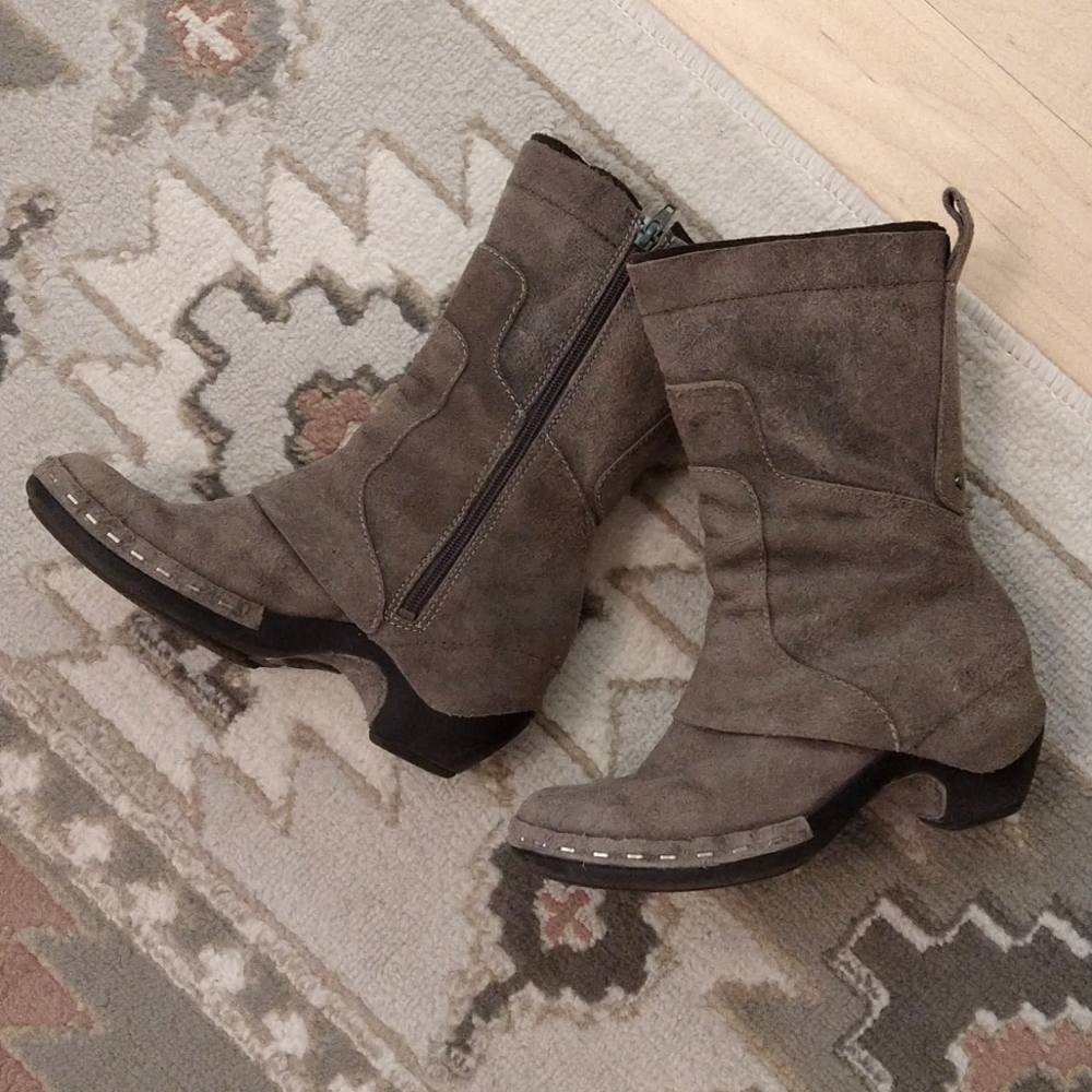 Merrell calf length gray suede boot 7.5